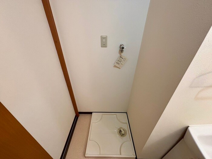 物件内観写真18　(洗濯機置場)