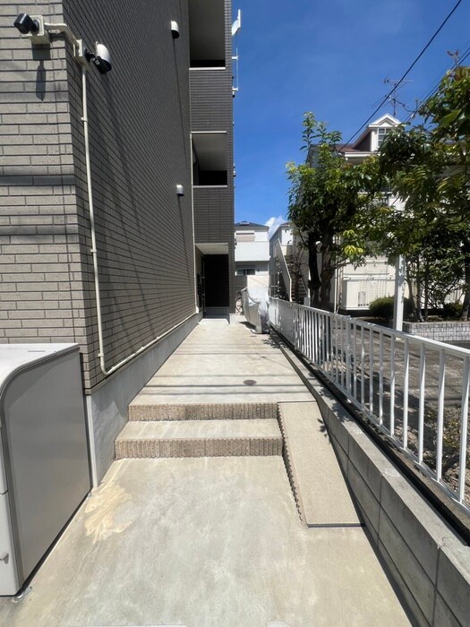 物件外観写真4　(エントランス部分)