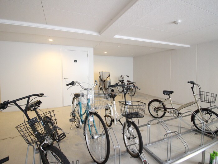 物件外観写真3　(駐輪場)