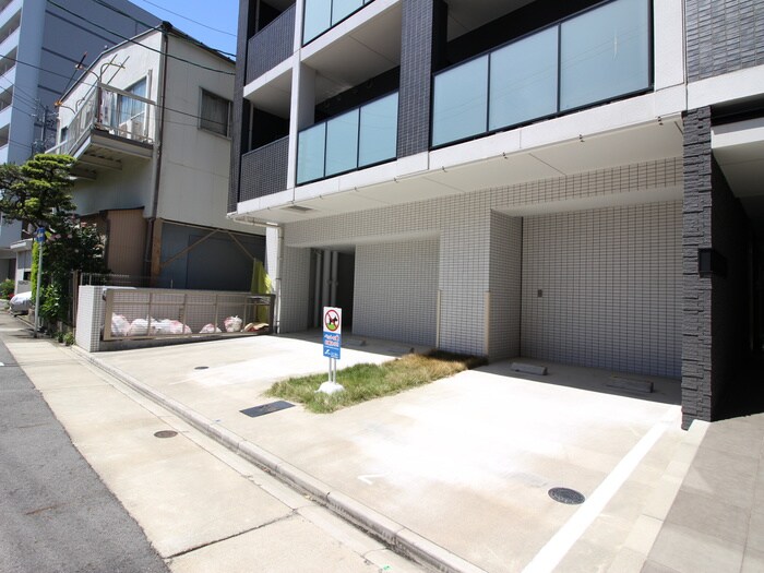 物件外観写真4　(駐車場)