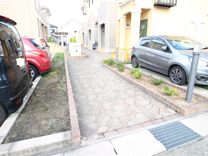 物件外観写真2　(エントランス部分)