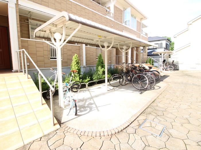 物件外観写真4　(駐輪場)