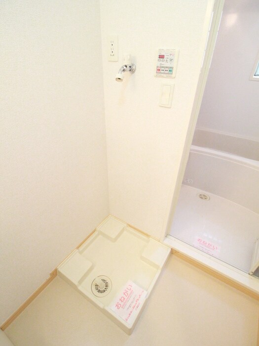 物件内観写真14　(洗濯機置場)