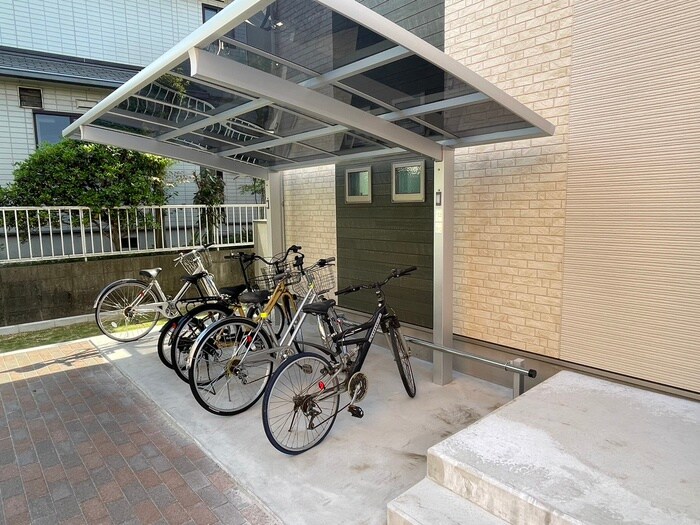 物件外観写真4　(駐輪場)