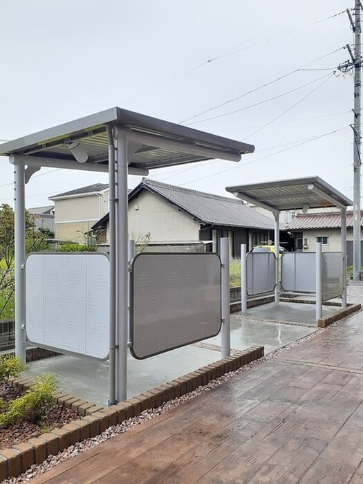 物件外観写真2　(駐輪場)