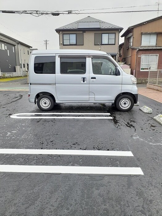物件外観写真3　(駐車場)
