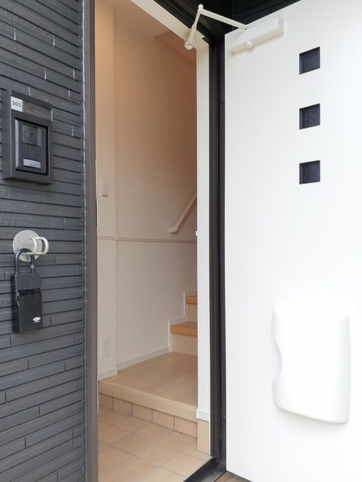 物件内観写真9　(玄関)