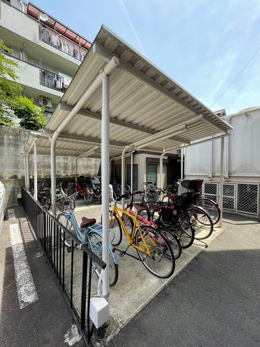 物件外観写真4　(駐輪場)
