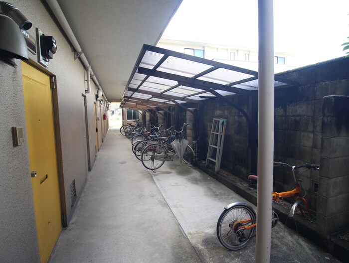 物件外観写真4　(駐輪場)