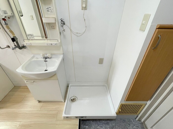 物件内観写真12　(洗濯機置場)