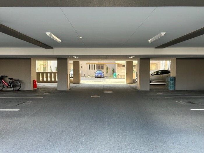 物件外観写真4　(駐車場)