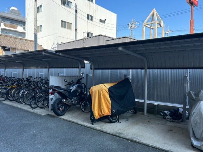 物件外観写真5　(駐輪場)