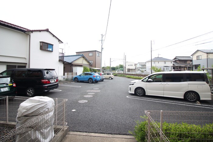 物件外観写真4　(駐車場)