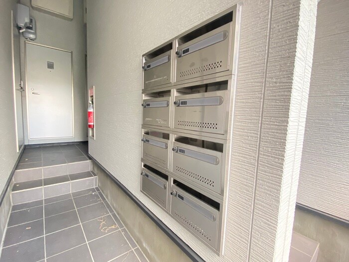 物件外観写真5　(エントランス部分)