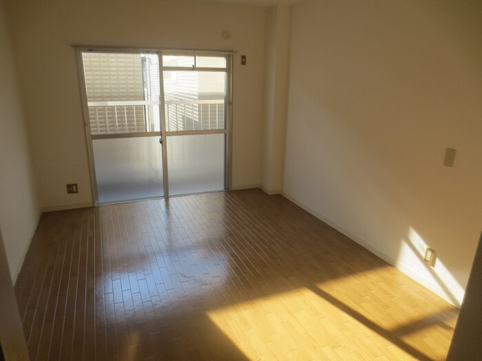 物件内観写真4　(居室)