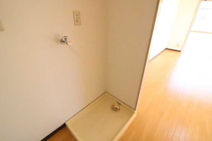 物件内観写真6　(洗濯機置場)