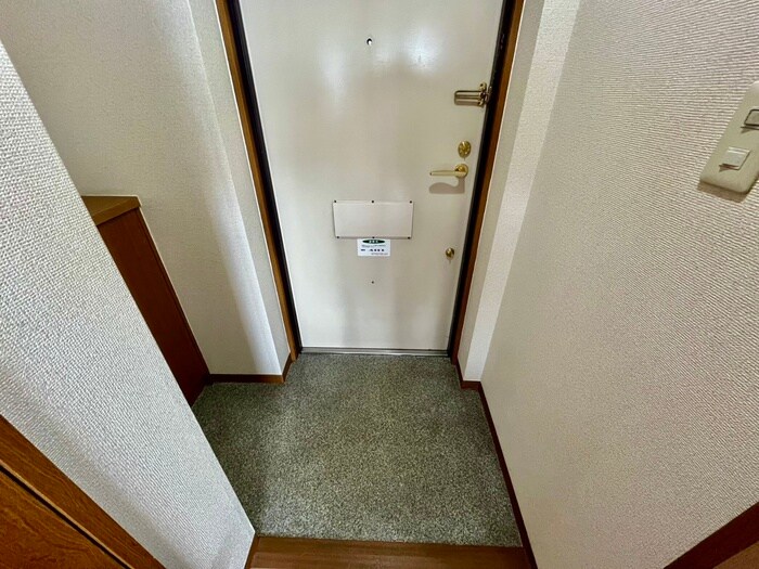物件内観写真18　(玄関)