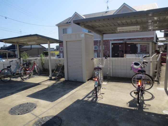 物件外観写真3　(駐輪場)