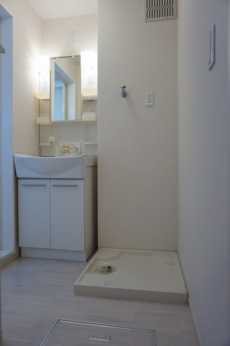 物件内観写真18　(洗濯機置場)