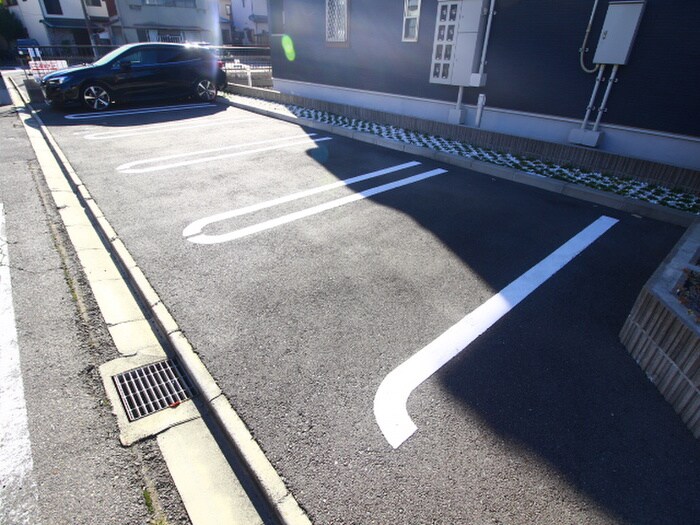 物件外観写真2　(駐車場)