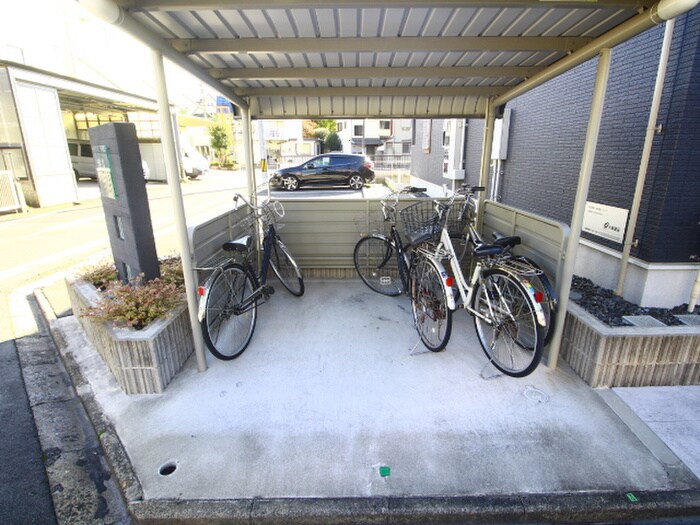 物件外観写真3　(駐輪場)