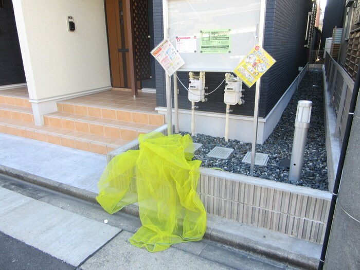 物件外観写真5　(エントランス部分)