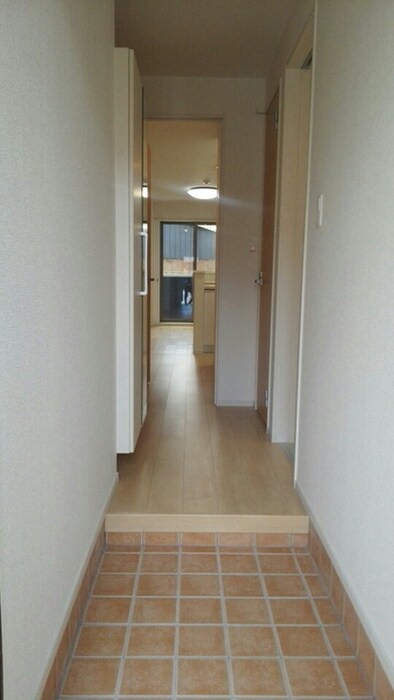物件内観写真15　(玄関)