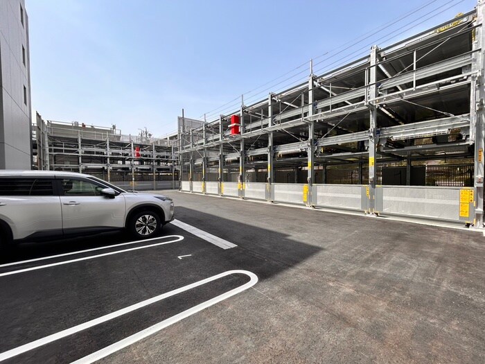 物件外観写真5　(駐車場)