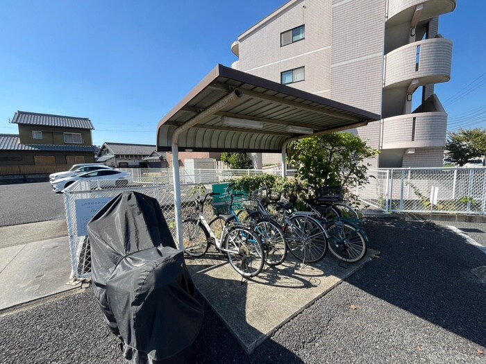 物件外観写真2　(駐輪場)