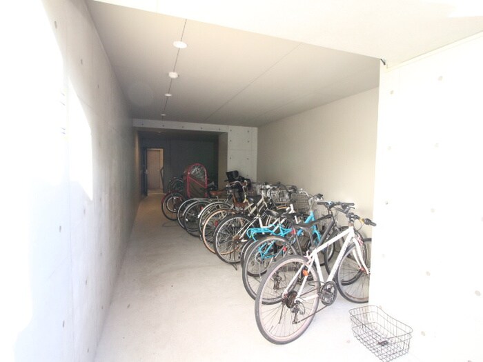 物件外観写真4　(駐輪場)