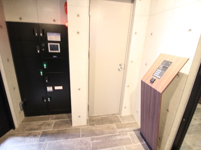 物件外観写真5　(エントランス部分)