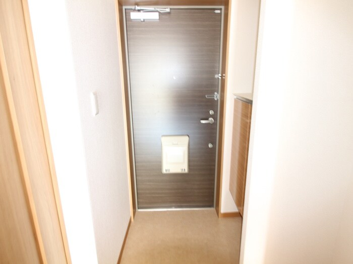 物件内観写真10　(玄関)