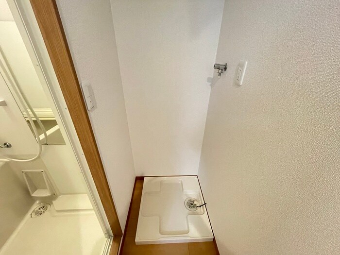 物件内観写真12　(洗濯機置場)