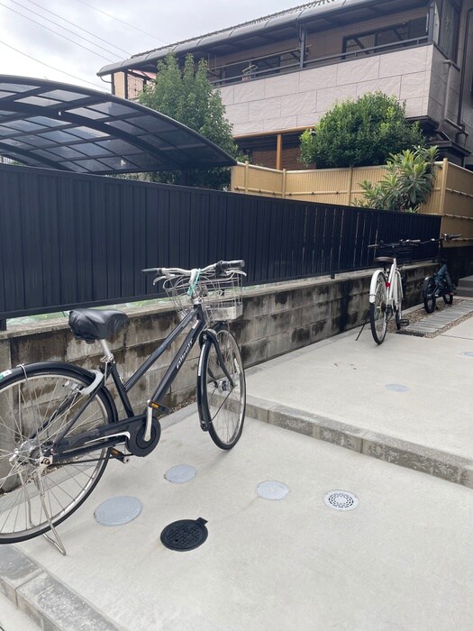 物件外観写真6　(駐輪場)