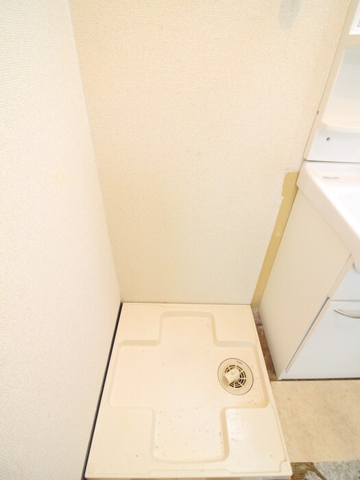 物件内観写真12　(洗濯機置場)