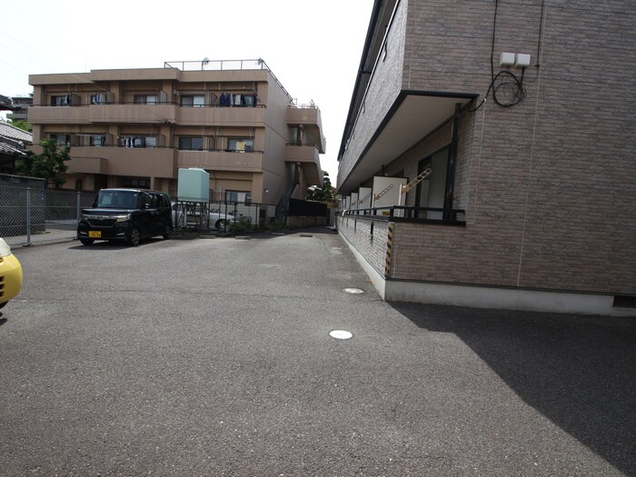 パークサイド錦の駐車場