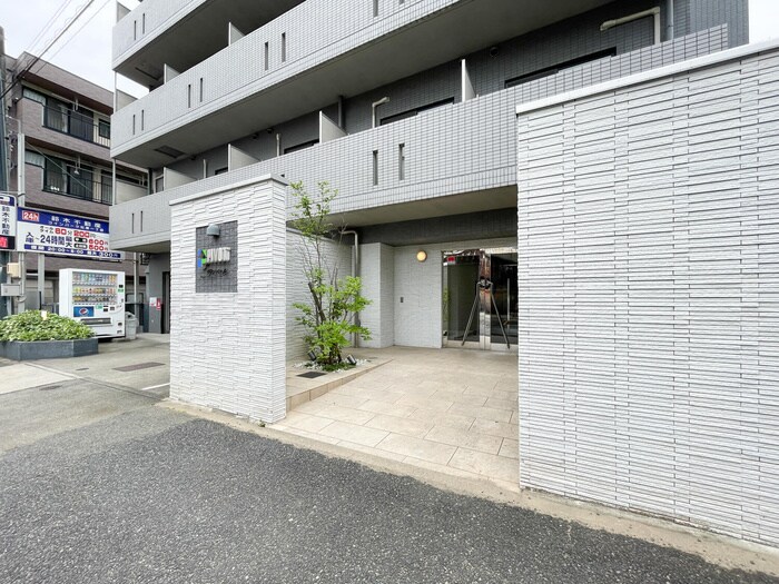 物件外観写真2　(エントランス部分)