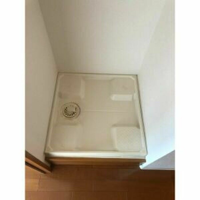 物件内観写真12　(洗濯機置場)