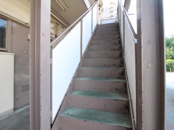 物件外観写真6　(エントランス部分)