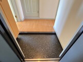 物件内観写真13　(玄関)