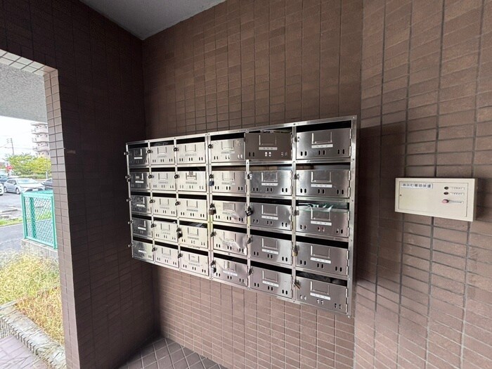 物件外観写真6　(エントランス部分)