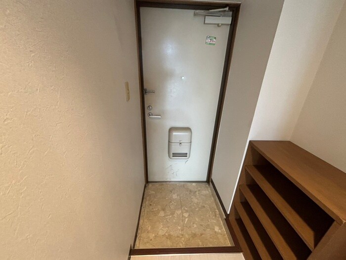 物件内観写真18　(玄関)