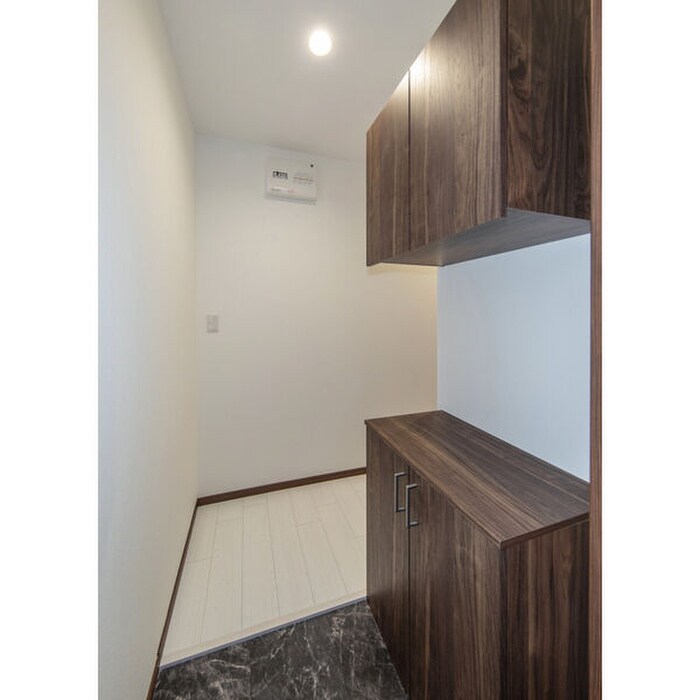 物件内観写真8　(玄関)