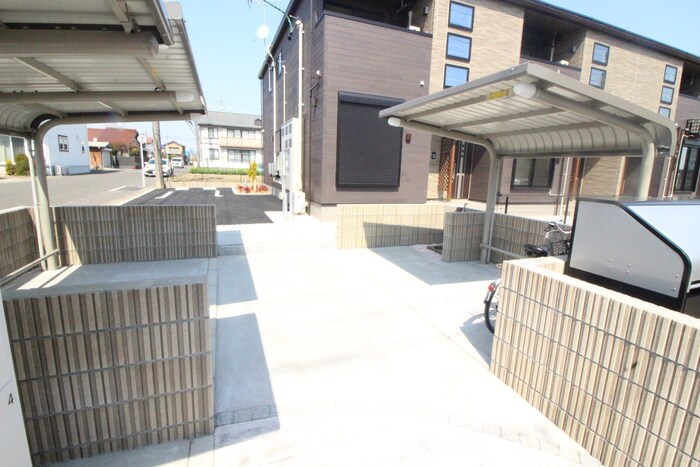 物件外観写真4　(駐輪場)