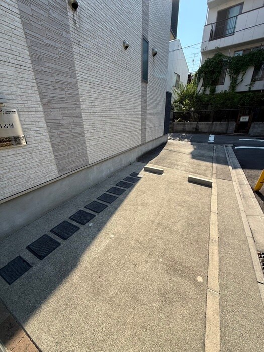 物件外観写真3　(駐車場)