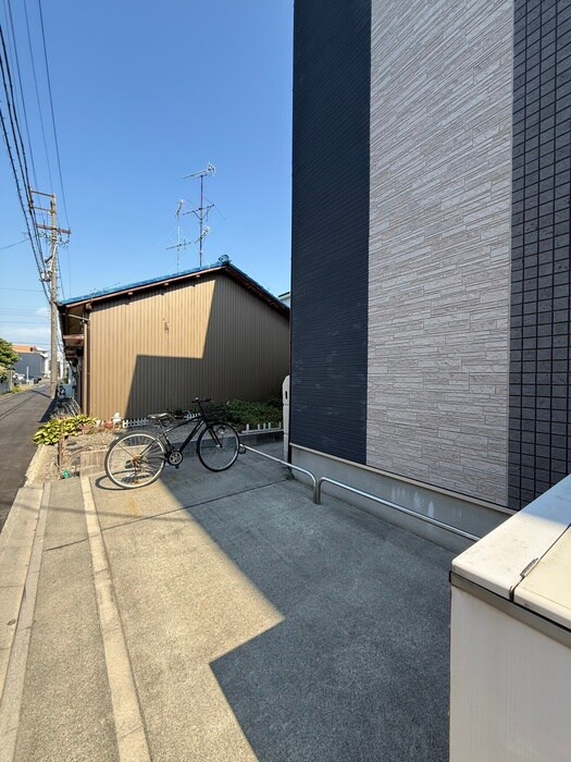 物件外観写真4　(駐輪場)