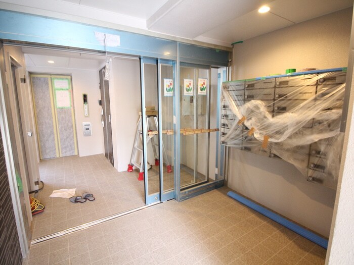 物件外観写真4　(エントランス部分)