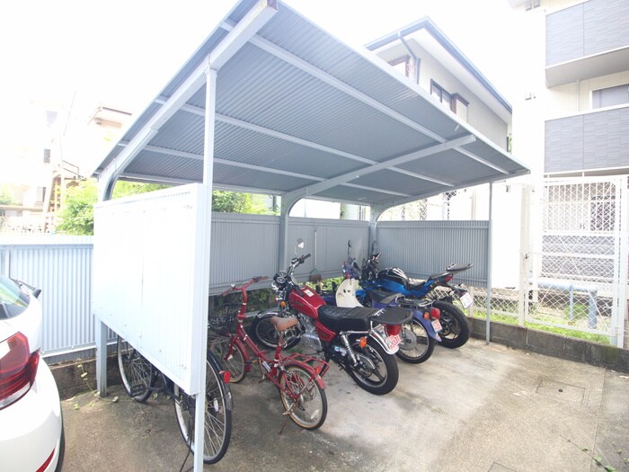 物件外観写真5　(駐輪場)
