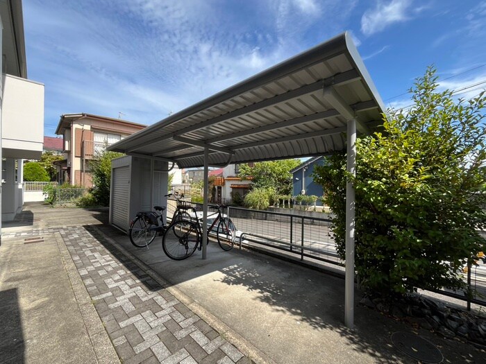 物件外観写真4　(駐輪場)