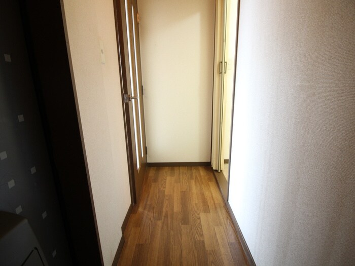 物件内観写真19　(廊下)